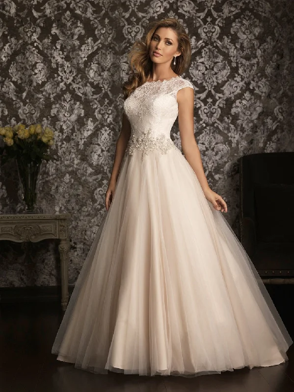 Curated collections of sophisticated women’s wear   Other 9022